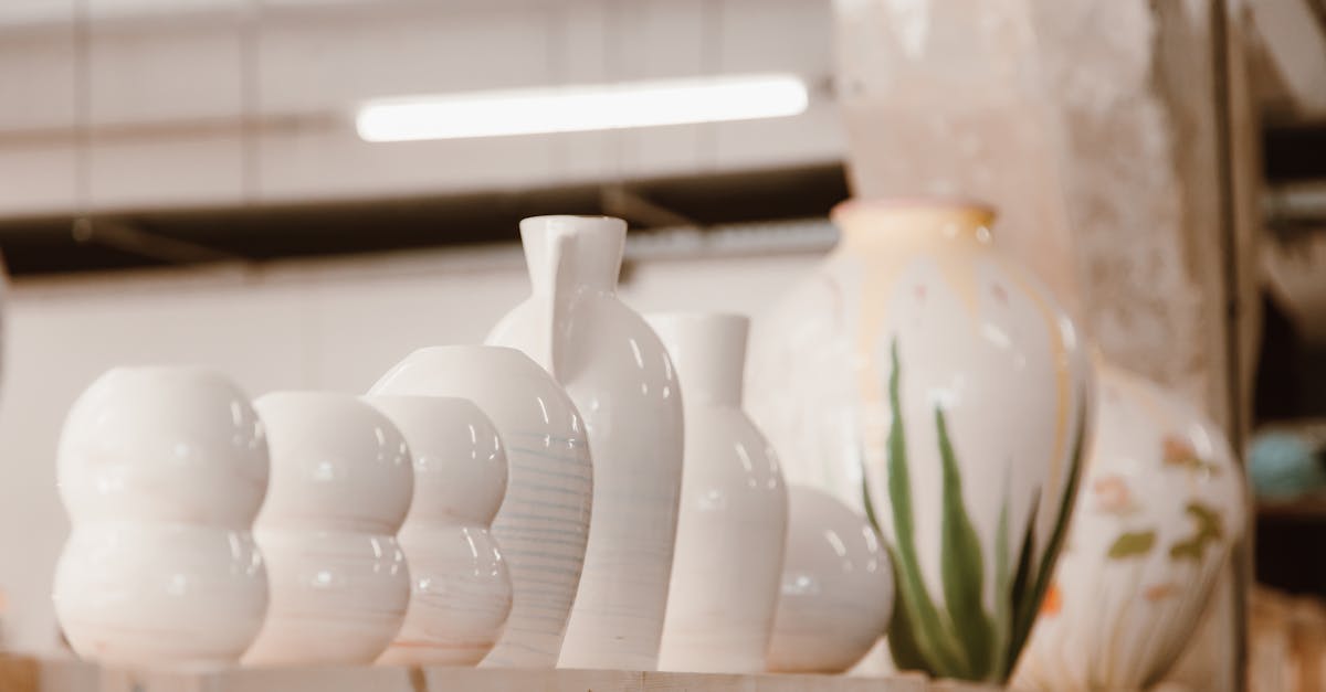 découvrez nos céramiques contemporaines faites à la main, alliant artisanat traditionnel et design moderne pour sublimer votre intérieur.