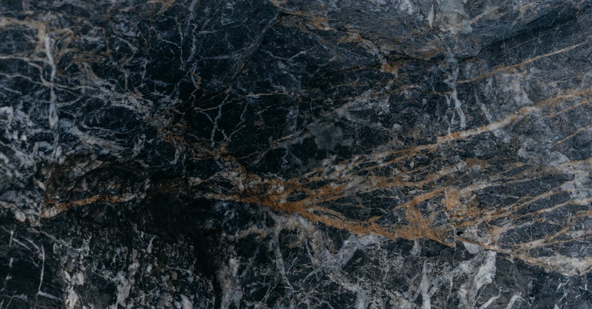 découvrez le design des matériaux bruts : une approche innovante pour valoriser l'authenticité et la texture naturelle dans vos projets créatifs.
