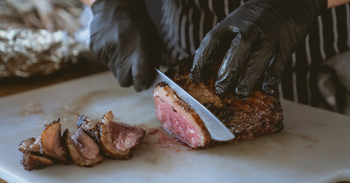 couteau japonais fait main alliant tradition et précision pour une expérience culinaire exceptionnelle.