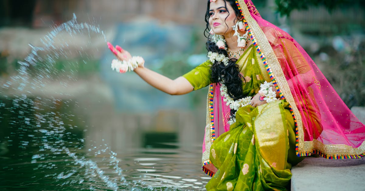 découvrez la beauté et l'élégance de la soie indienne, une étoffe luxueuse aux motifs traditionnels et à la qualité exceptionnelle, idéale pour toutes occasions.