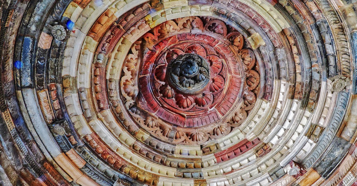 découvrez les motifs traditionnels indiens, riches en histoire et en symbolisme, parfaits pour embellir vos créations artistiques et textiles.