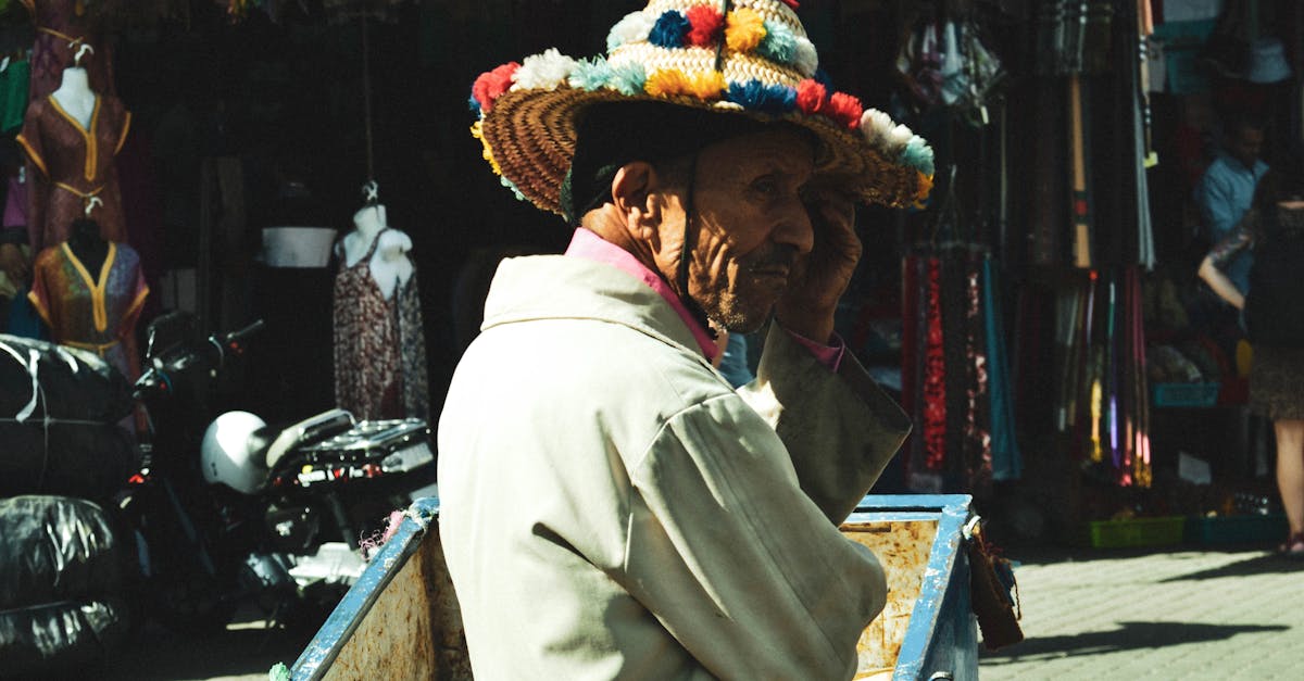 découvrez l'artisanat marocain authentique : des créations traditionnelles alliant savoir-faire ancestral et design unique, parfaites pour sublimer votre intérieur.
