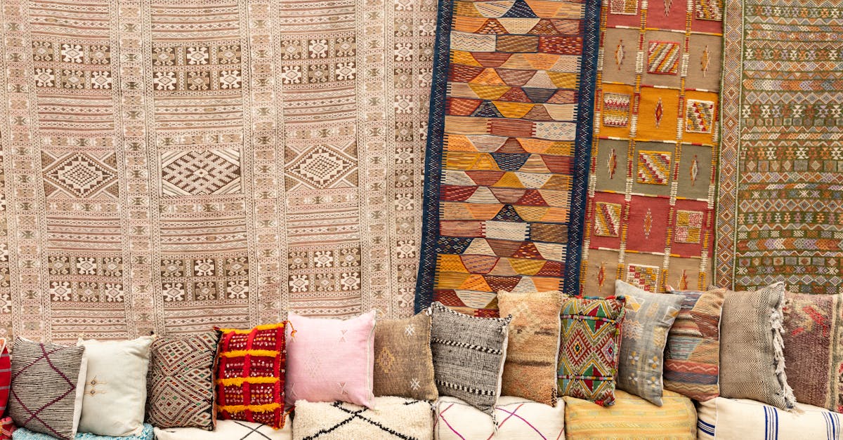 découvrez l'artisanat marocain, un héritage riche en savoir-faire traditionnel et en créations uniques alliant authenticité et créativité.
