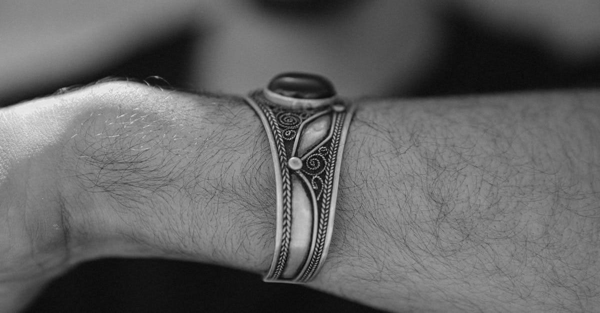 découvrez l'artisanat marocain authentique, alliant savoir-faire traditionnel et créativité pour des pièces uniques et élégantes.