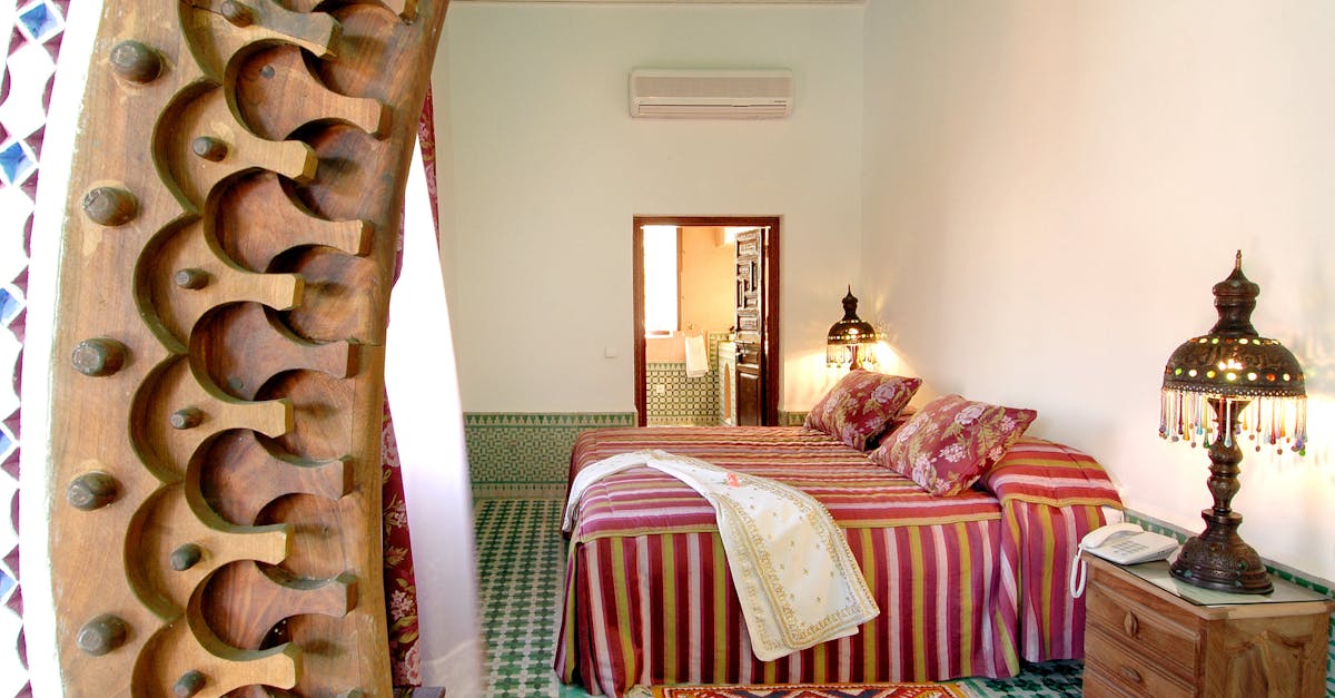 découvrez l'artisanat de luxe marocain, alliant savoir-faire traditionnel et élégance moderne pour des créations d'exception.