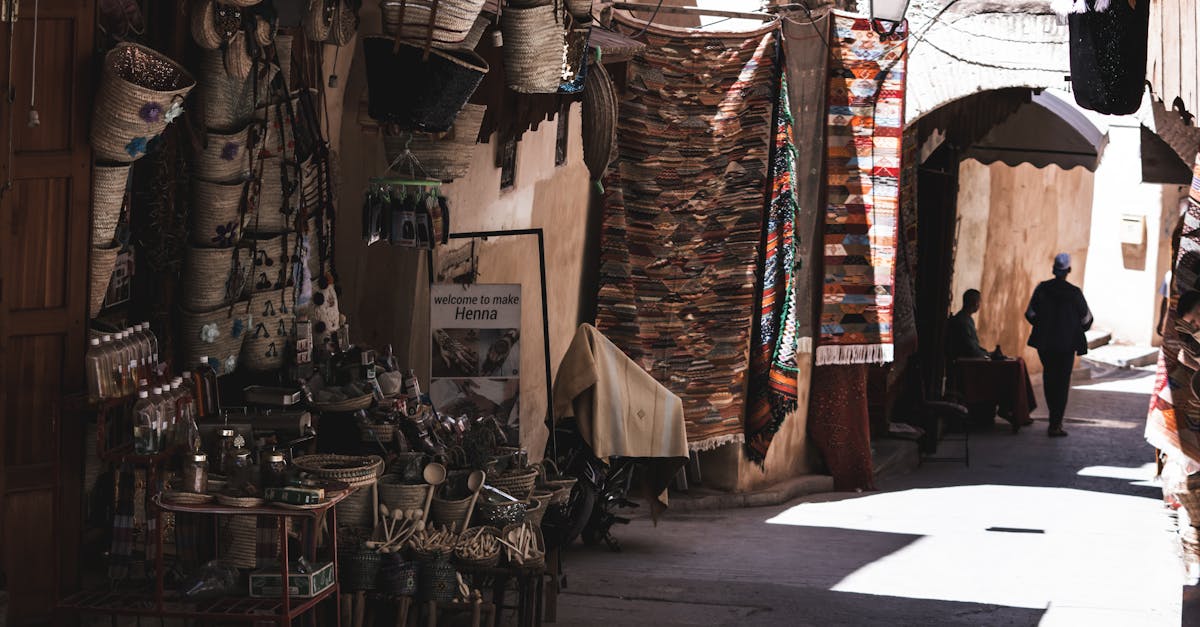 découvrez la poterie marocaine traditionnelle, un art artisanal riche en couleurs et en motifs uniques, reflétant le patrimoine culturel du maroc.