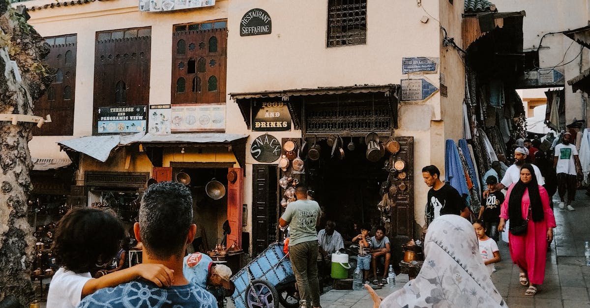 découvrez l'artisanat marocain authentique alliant traditions ancestrales et savoir-faire exceptionnel pour des créations uniques.