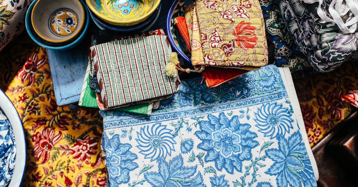 découvrez l'art du sashiko, une broderie japonaise traditionnelle alliant élégance et simplicité pour embellir vos textiles.