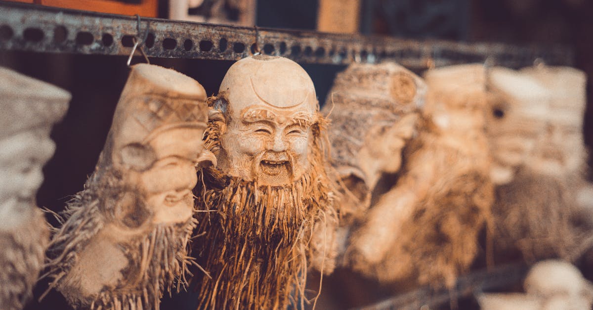 découvrez notre collection unique de masques en bois artisanaux, alliant tradition et créativité pour une décoration ou un usage culturel authentique.