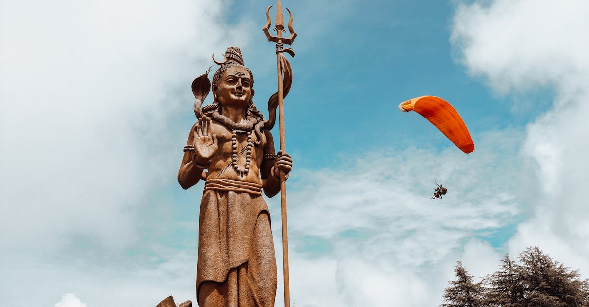 découvrez une vaste collection de statues hindoues authentiques, représentant les divinités sacrées avec une finition artistique exceptionnelle, parfaite pour la décoration et la spiritualité.
