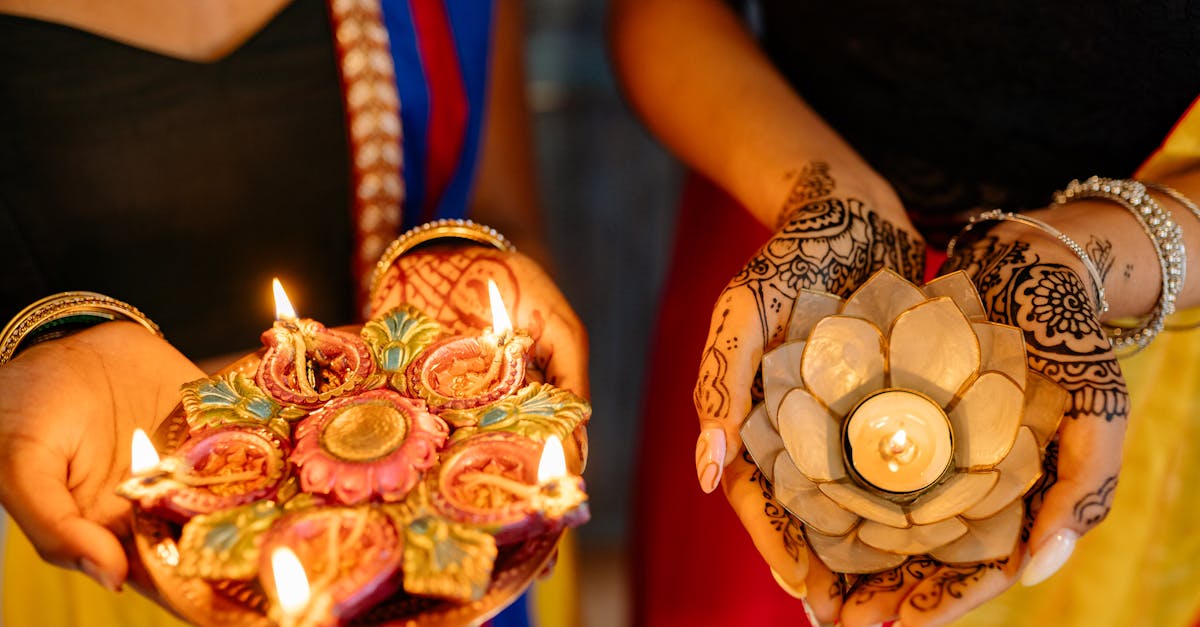 découvrez l'art décoratif indien, riche en motifs traditionnels et couleurs vibrantes, reflétant le patrimoine culturel unique de l'inde.