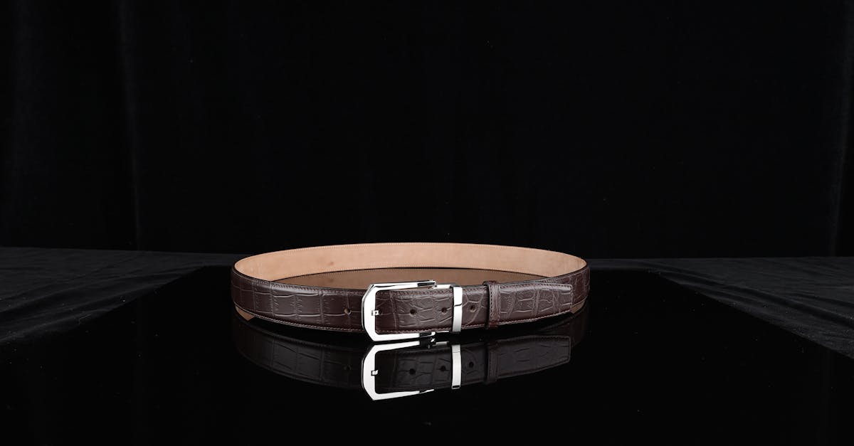 découvrez notre collection de ceintures en cuir italien, alliant élégance et qualité supérieure pour un style raffiné et durable.