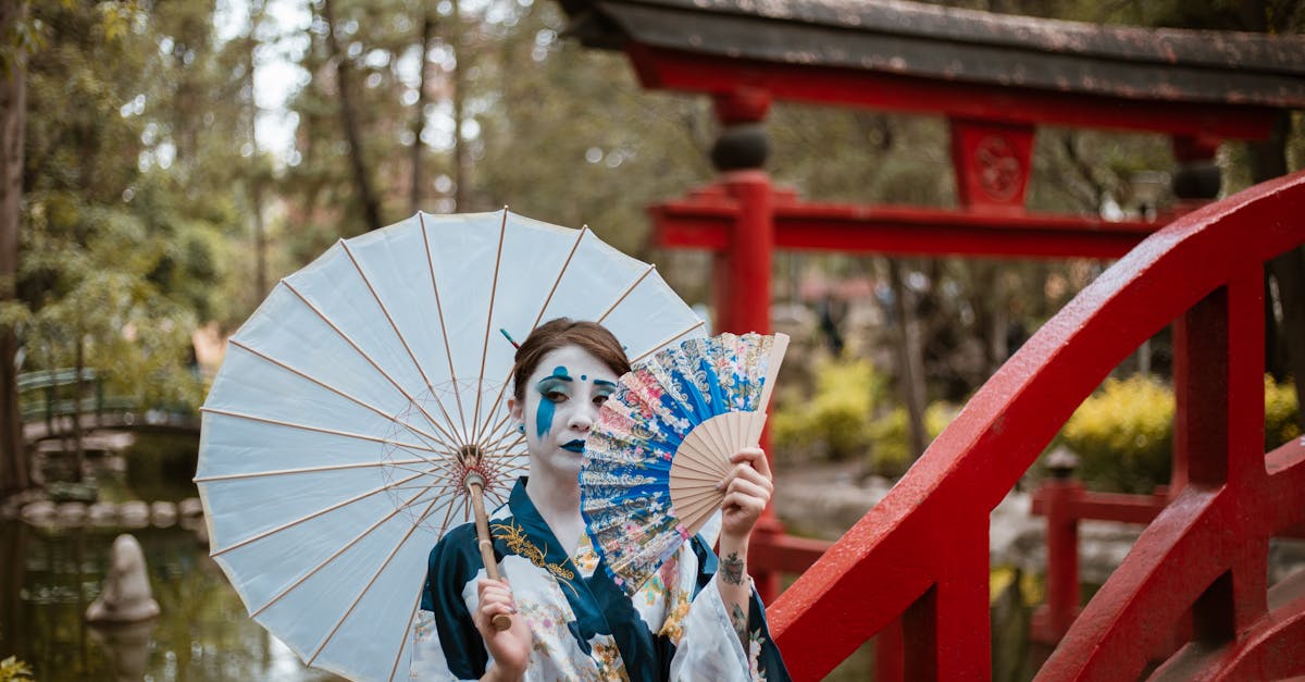 découvrez l'artisanat japonais avec nos éventails faits main, alliant tradition et créativité pour une touche décorative unique.