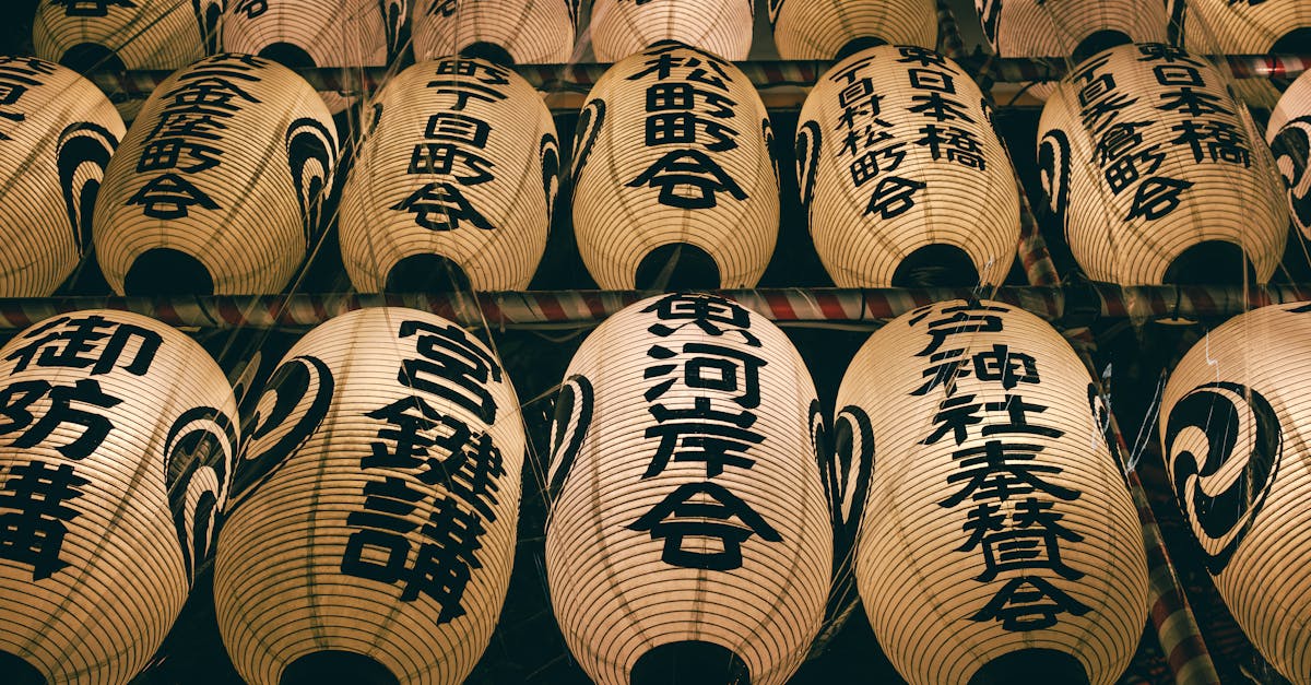 découvrez l'artisanat des lanternes japonaises, une tradition élégante mêlant culture et créativité pour illuminer vos espaces avec charme et authenticité.