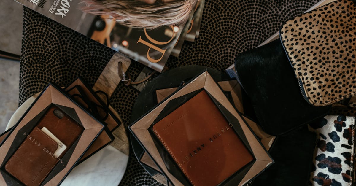 découvrez notre collection de maroquinerie de luxe en cuir, alliant élégance, qualité et savoir-faire artisanal pour un style raffiné au quotidien.