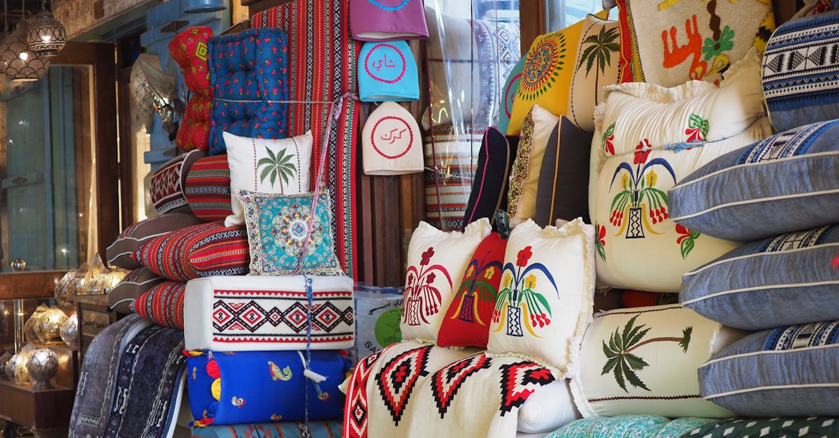 découvrez notre collection de coussins brodés mexicains, alliant artisanat traditionnel et couleurs vives pour apporter une touche authentique et chaleureuse à votre intérieur.