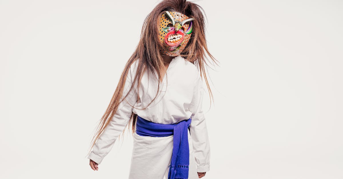 découvrez la richesse des masques folkloriques mexicains, symboles culturels vibrants utilisés lors des fêtes traditionnelles et cérémonies ancestrales du mexique.