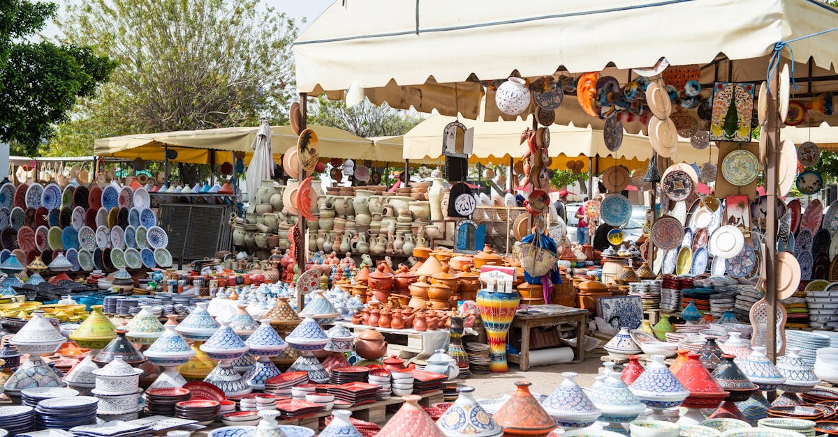 découvrez l'artisanat marocain authentique : une richesse de savoir-faire traditionnels, de bijoux, tapis, poteries et objets décoratifs uniques.