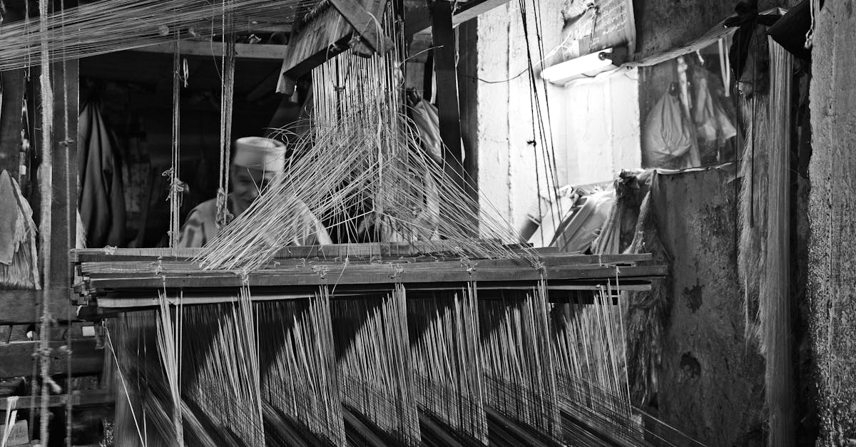 découvrez les techniques traditionnelles de tissage marocain, alliant savoir-faire ancestral et motifs uniques pour des créations authentiques et colorées.