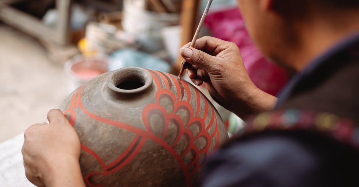 découvrez les sculptures traditionnelles mexicaines peintes, alliant artisanat ancestral et couleurs vibrantes pour un art authentique et spectaculaire.