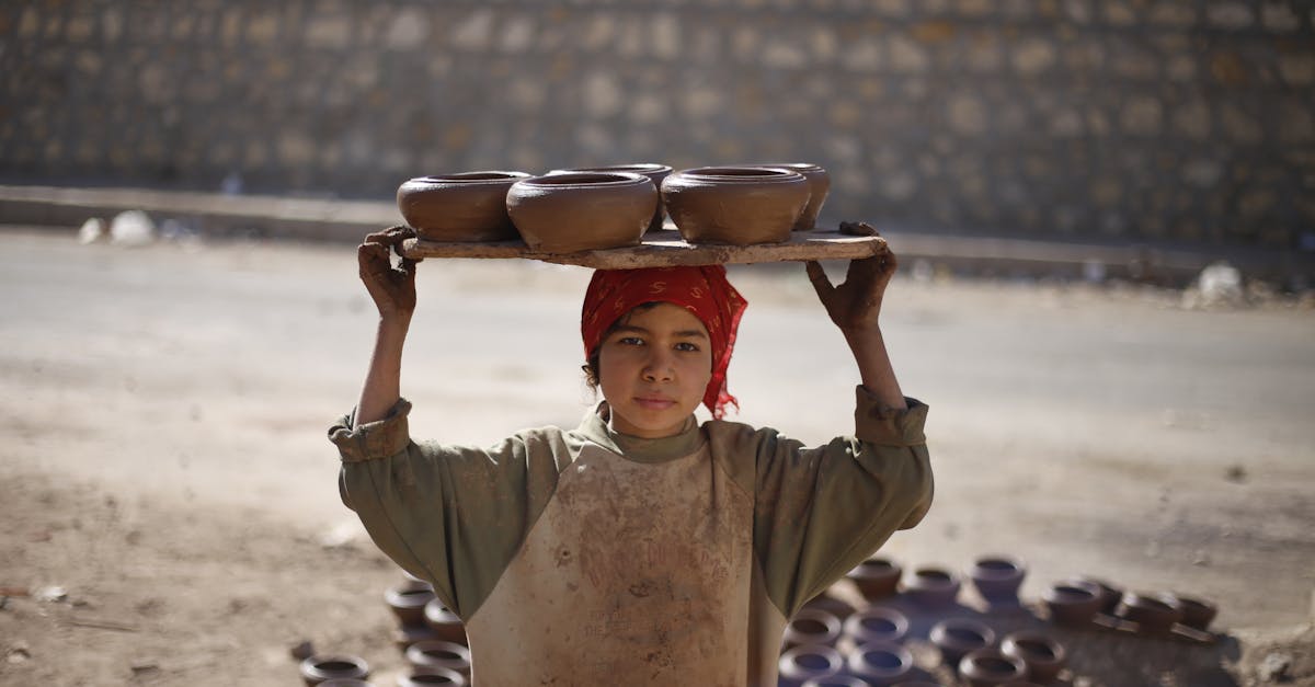découvrez l'art authentique de la poterie traditionnelle, alliant savoir-faire ancestral et créations uniques pour embellir votre intérieur.