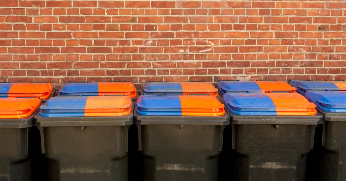 poubelle de bureau design alliant esthétisme et fonctionnalité pour un espace de travail moderne et organisé.