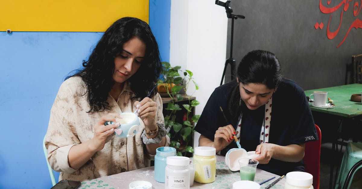 découvrez l'art du diy avec la peinture sur céramique : astuces, techniques et idées créatives pour personnaliser vos objets en céramique facilement à la maison.