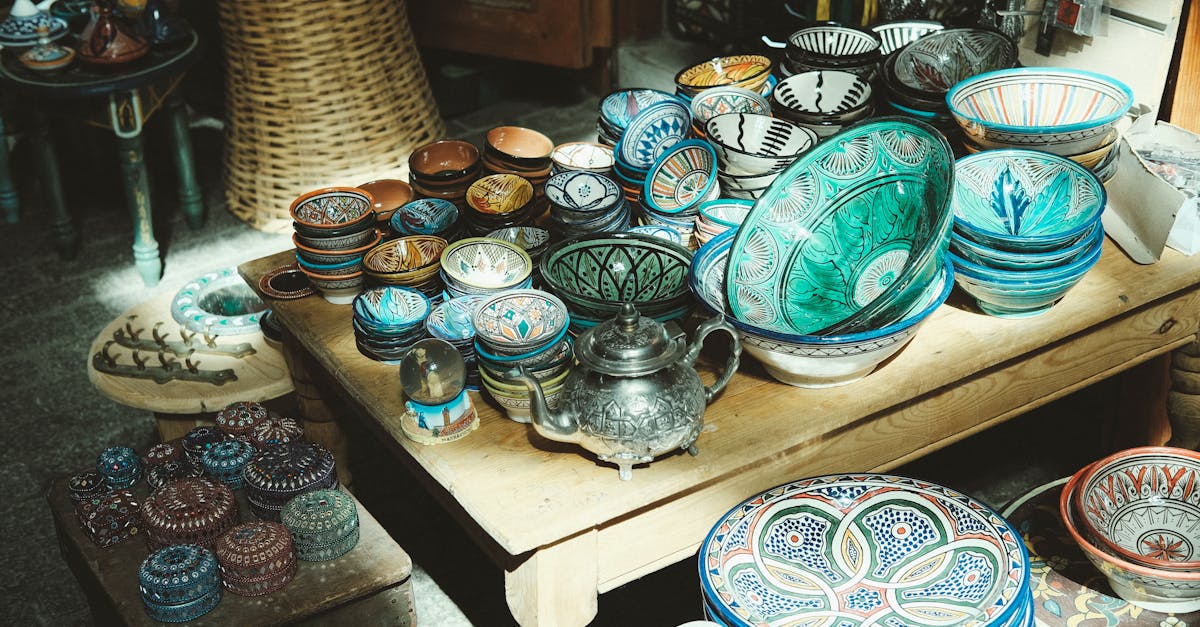 découvrez l'art authentique des céramiques traditionnelles marocaines, alliant savoir-faire ancestral et motifs uniques pour embellir votre intérieur.