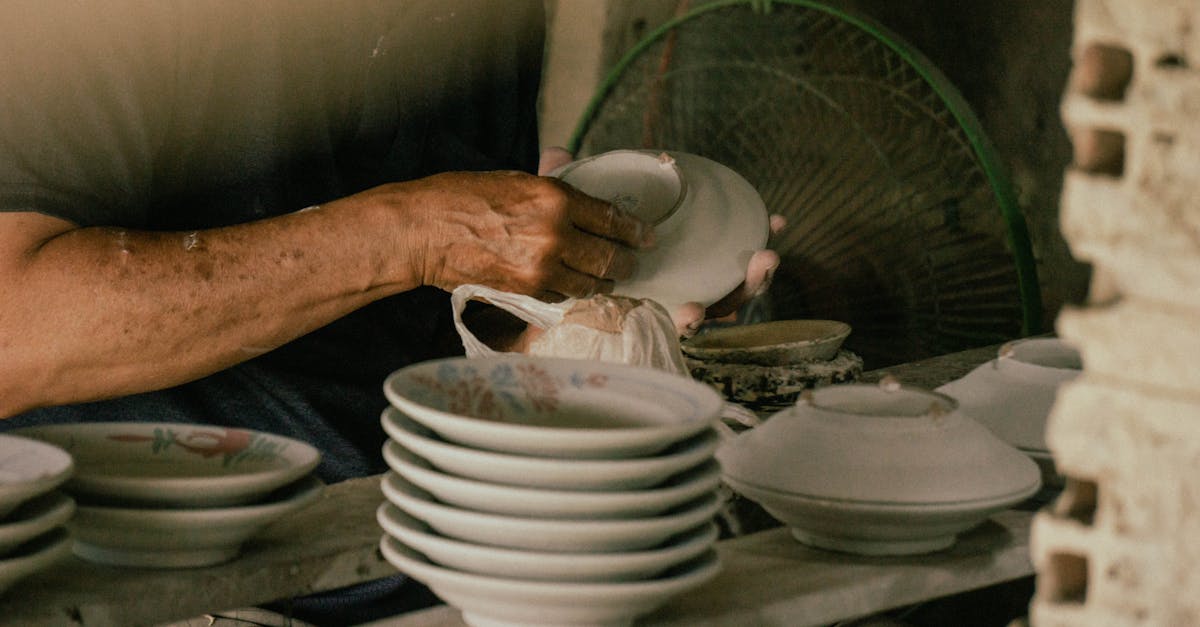 découvrez les techniques de la céramique peinte pour créer des œuvres uniques et colorées, alliant savoir-faire traditionnel et créativité moderne.