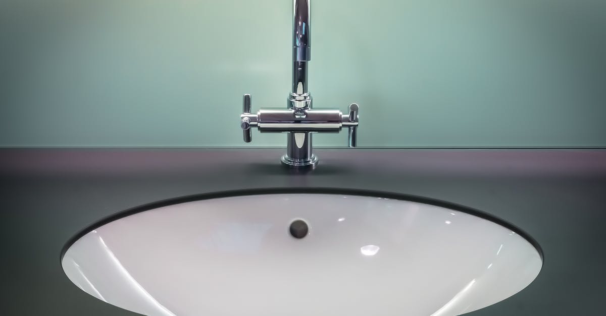 découvre notre collection de vasques au design italien alliant élégance et modernité pour sublimer ta salle de bains.